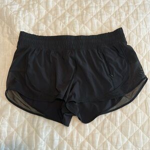 🍋lululemon shorts 2.5”